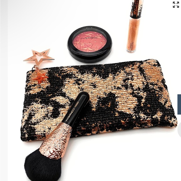 New Mac Sprinkle of Shine 4 Piece Kit Pink with brush, gloss, tote and more - Picture 2 of 11